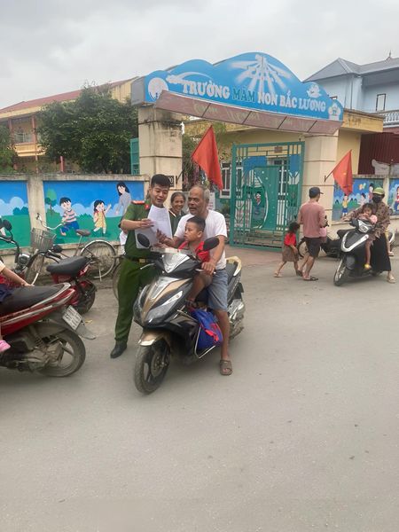 ở trường 2.jpg