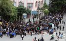 DÒNG NGƯỜI NỐI DÀI QUA CÁC PHỐ VÀO VIẾNG TỔNG BÍ THƯ NGUYỄN PHÚ TRỌNG