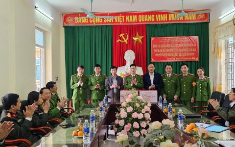 ĐẠI TÁ PHÙNG XUÂN TIẾN ĐẾN THĂM VÀ CHỈ ĐẠO CÔNG TÁC BẢO ĐẢM ANTT TẾT NGUYÊN ĐÁN GIÁP THÌN TẠI CÔNG AN XÃ BẮC LƯƠNG